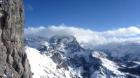 ..der Dachstein in Wolken..